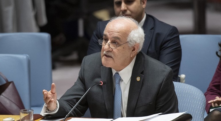 المندوب الدائم لدولة فلسطين لدى الأمم المتحدة السفير رياض منصور يلقي كلمته خلال الجلسة