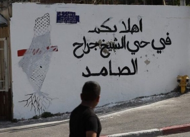 الاحتلال يقتحم حي الشيخ جراح ويفتش منازل