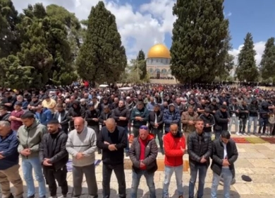 20 ألفا يؤدون الجمعة في المسجد الأقصى