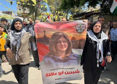 تشيّيع رمزي للشهيدة شيرين أبو عاقلة في مخيم عين الحلوة