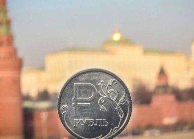 الروبل الروسي يقفز لأعلى مستوى في 7 أعوام مقابل اليورو