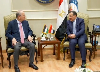 مصطفى يبحث مع وزير البترول المصري سبل تعزيز التعاون