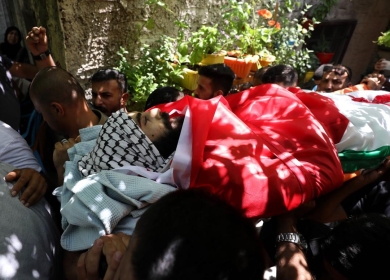 جماهير شعبنا في سلفيت تشيع جثمان الشهيد علي حرب إلى مثواه الأخير