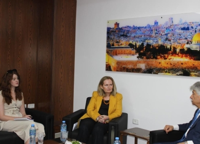 مجدلاني يبحث مع القنصل البريطاني العام آخر التطورات السياسية في المنطقة