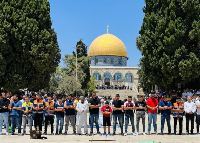 أربعون ألفا يؤدون صلاة الجمعة في المسجد الأقصى