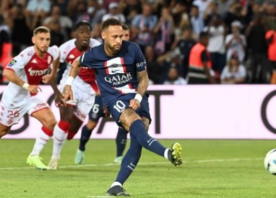 نيمار ينقذ سان جيرمان من السقوط أمام موناكو بالدوري الفرنسي