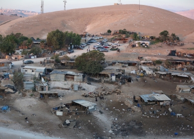 في إطار التحريض المتواصل على الخان الأحمر: شكوى إسرائيلية ضد معلمتين فلسطينيتين لدعمهما للأسرى