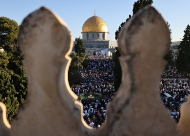 60 ألفا يؤدون صلاة الجمعة في المسجد الأقصى