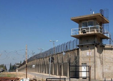 ردا على إجراءات بن غفير: الأسرى يشرعون بخطوات عصيان بدءا من سجن "نفحة"