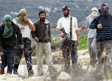 رام الله: مستوطنون ينكلون بـ7 شبان قرب "حلميش" ويهاجمون المركبات قرب الطيبة