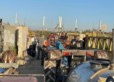 الاحتلال يعيق حركة المواطنين ويمنع المزارعين من دخول أراضيهم في يعبد