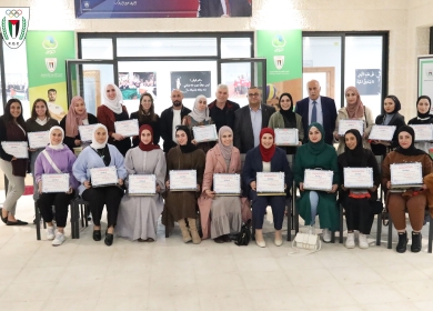 الرجوب يكرم المشاركات في دورة مدربات إنقاذ السباحة