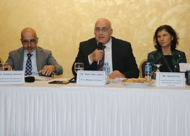 أبو جيش يبحث مع مجموعة قطاع العمل آليات تنظيم التدخلات لدعم الاستراتيجية الوطنية للتشغيل