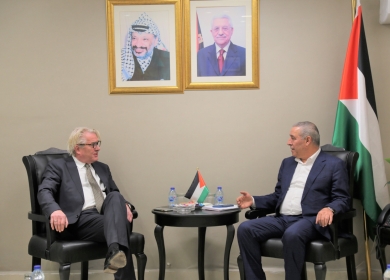 الشيخ يبحث مع الممثل الأممي الخاص لعملية السلام في الشرق الأوسط التطورات الميدانية في فلسطين  