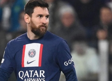 ممر شرفي لميسي لدى عودته لتدريبات باريس سان جيرمان الفرنسي