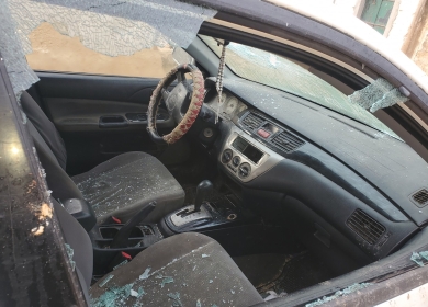 مستوطنون يحطمون 3 مركبات وجرارا زراعيا ووحدة طاقة شمسية في ترمسعيا