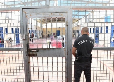الأسرى يعلنون وصيتهم الجماعية قبيل أيام من الشروع بمعركة الإضراب عن الطعام
