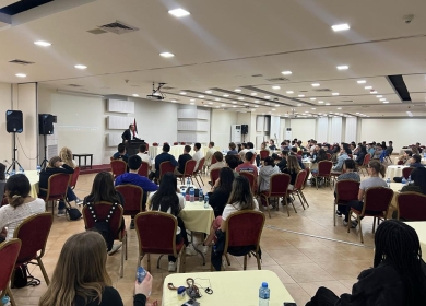 القواسمي أثناء استقباله طلبة من جامعة هارفارد الأميركية: يجب إنهاء نظام "الأبرتهايد" الإسرائيلي