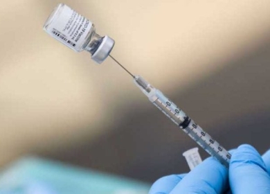 الصين توافق على أول لقاح “إم آر إن إيه” بعد التخلي عن قيود مكافحة كورونا