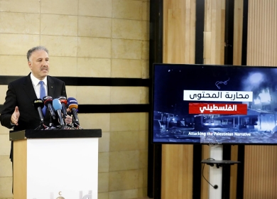 الوزير عساف يطلع قناصل وسفراء على جرائم الاحتلال بحق الإعلام الرسمي