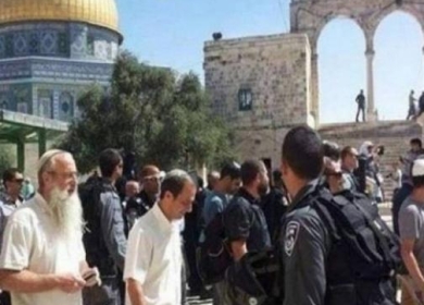 عشرات المستوطنين يقتحمون "الأقصى"