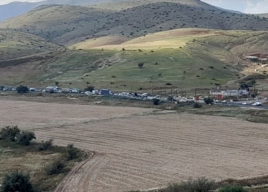 الاحتلال يواصل تشديد إجراءاته العسكرية على حاجز الحمرا