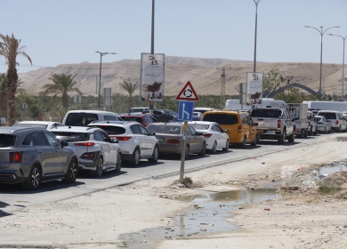 الاحتلال يواصل إغلاق أريحا ويعتقل 10 مواطنين