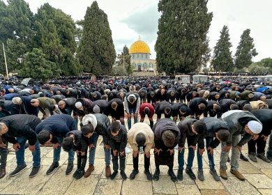 50 ألفا يؤدون صلاة الجمعة في المسجد الأقصى