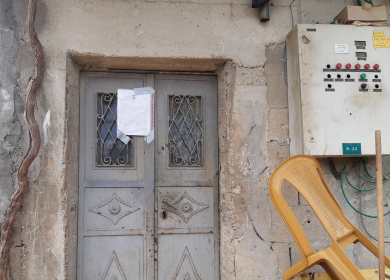 الاحتلال يخطر بهدم غرفة وبركة زراعية في بيت أمر
