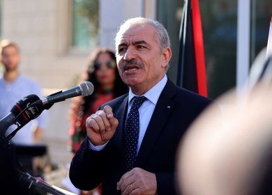 رئيس الوزراء يعزي نظيره المصري بوفاة والدته
