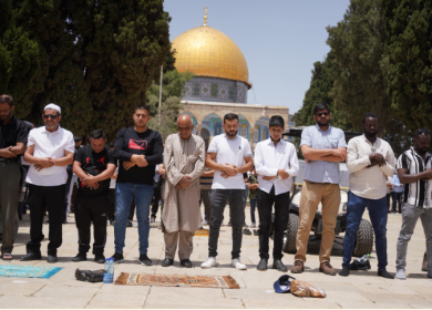 45 ألفا يؤدون صلاة الجمعة في المسجد الأقصى