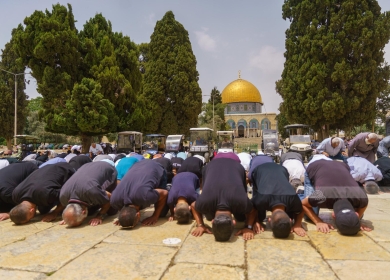 50 ألفا يؤدون صلاة الجمعة في المسجد الأقصى