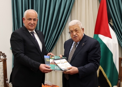 الرئيس يتسلم التقرير السنوي لوزارة الداخلية للعام 2022