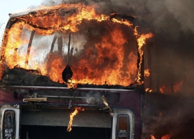 مصرع 25 شخصا جراء اندلاع حريق في حافلة بالهند