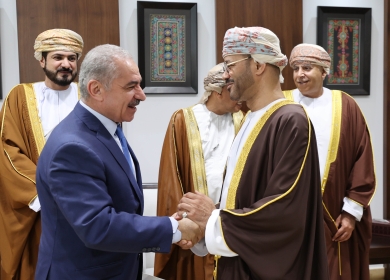 اشتية لدى استقباله وزير الخارجية العماني: ‎حكومة الاحتلال دموية تقوم على القتل والاستيطان