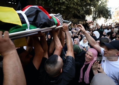 تواصل انتهاكات الاحتلال: شهيد وإصابات واعتقالات واقتحام واسع للأقصى وأعمال تجريف