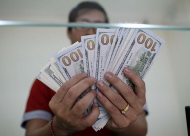 الدولار عند أعلى مستوى في 10 أشهر مع استمرار مخاوف الفائدة