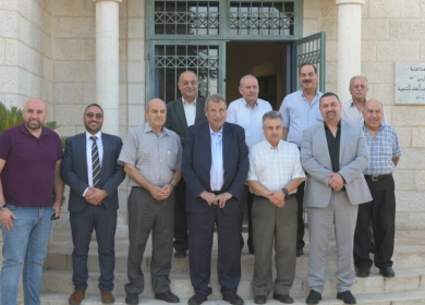 خوري يتفقد جمعية دار الشيوخ في بيت جالا