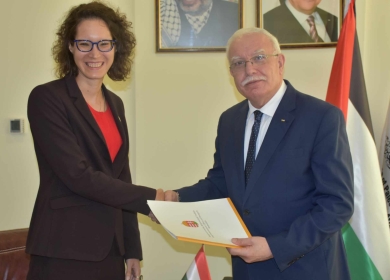 المالكي يتسلم نسخة من أوراق اعتماد سفير هنجاريا الجديد لدى دولة فلسطين
