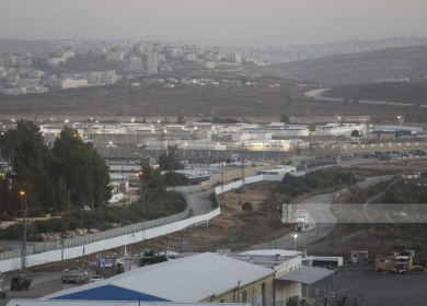 أربع إصابات برصاص الاحتلال قرب سجن "عوفر" غرب رام الله