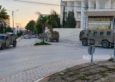 الاحتلال يصيب 4 مواطنين ويعتقل العشرات ويدمر البنية التحتية خلال اقتحامه مخيمي نور شمس وطولكرم