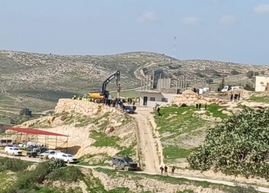 الاحتلال يهدم منزلا في قرية البرج جنوب الخليل