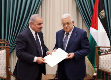 الرئيس يقبل استقالة حكومة اشتية ويكلفه وحكومته بتسيير أعمالها لحين تشكيل حكومة جديدة