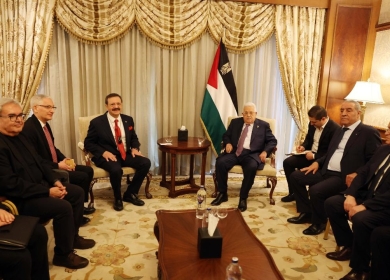 الرئيس يجتمع مع رئيس اتحاد الغرف والبورصة التركي