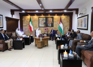 المحافظ حمايل يستقبل سفير دولة الكويت غير المقيم لدى دولة فلسطين
