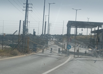 الاحتلال يغلق حاجز بيت اكسا شمال غرب القدس ويمنع طلبة "التوجيهي" من الخروج