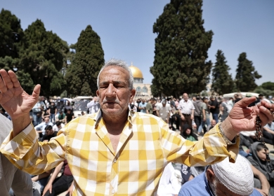 40 ألفا يؤدون صلاة الجمعة في المسجد الأقصى