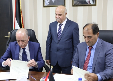 مجلس القضاء الأعلى وسلطة الأراضي يوقعان مذكرة تفاهم