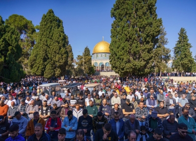 40 ألفا يؤدون صلاة الجمعة في المسجد الأقصى