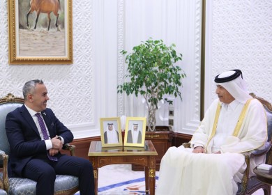 السفير أبو الرب يطلع رئيس مجلس الشورى القطري على آخر المستجدات في فلسطين